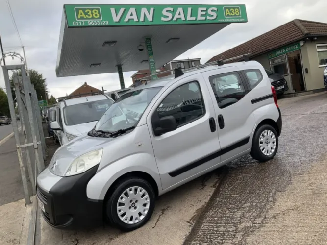 2010 Vehicle Exterior Colour photo 1