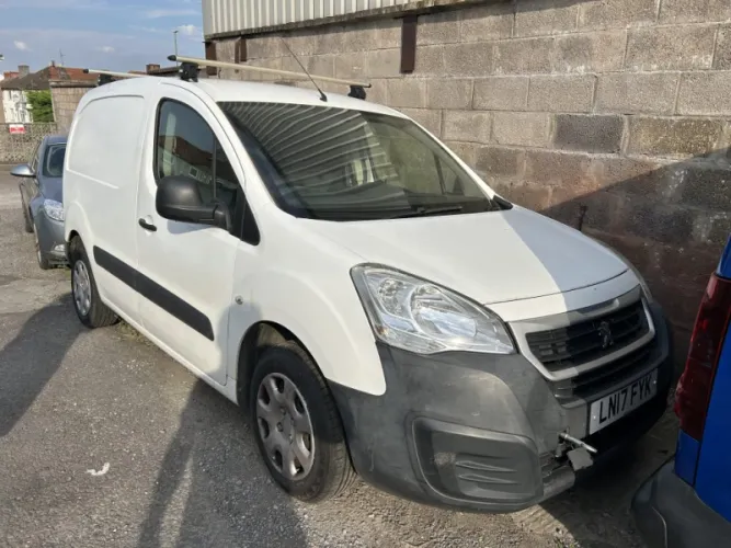 2017 Vehicle Exterior Colour photo 1