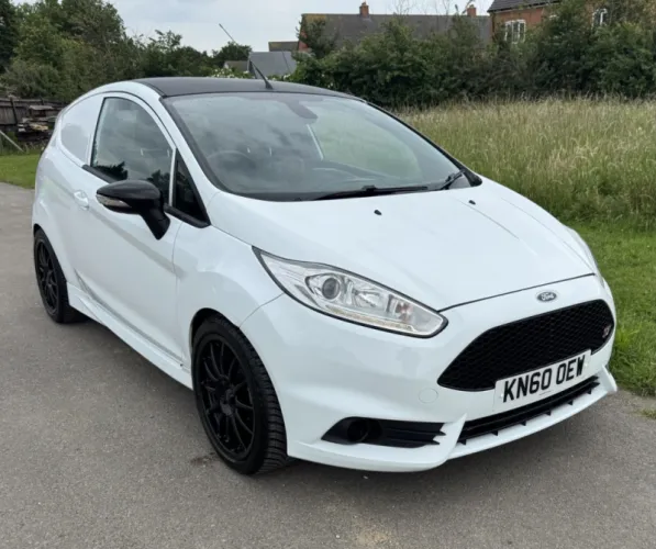 2010 FORD FIESTA VAN photo 1