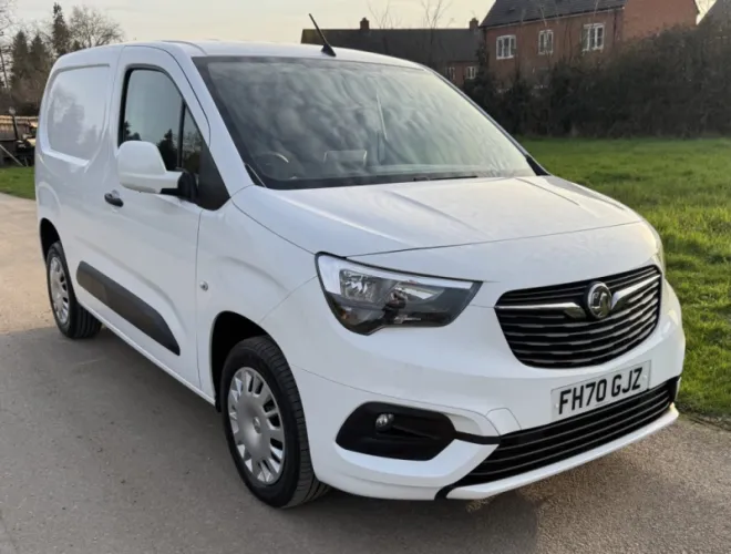 2020 VAUXHALL COMBO photo 1