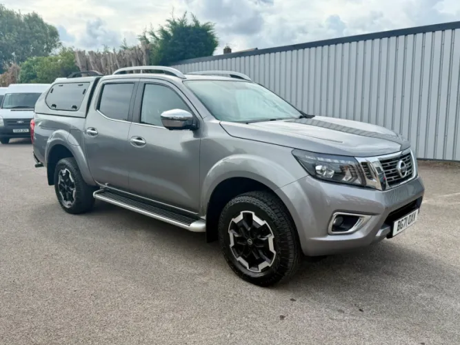 2022 Nissan Navara photo 1