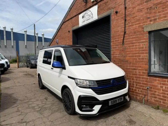 2019 VOLKSWAGEN TRANSPORTER photo 1