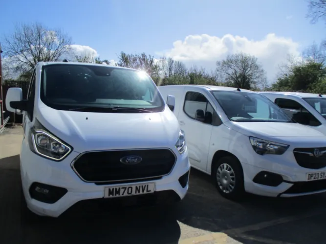 2020 FORD TRANSIT CUSTOM photo 1