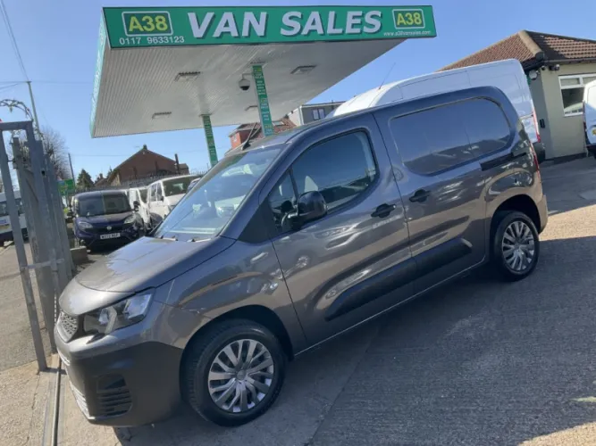 2021 Vehicle Exterior Colour photo 1