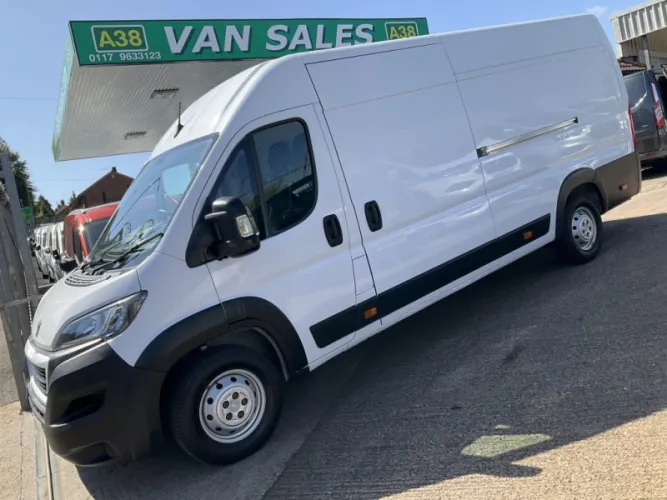2022 Vehicle Exterior Colour photo 1
