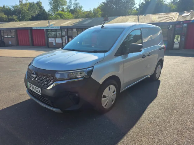 2024 Nissan Townstar photo 1