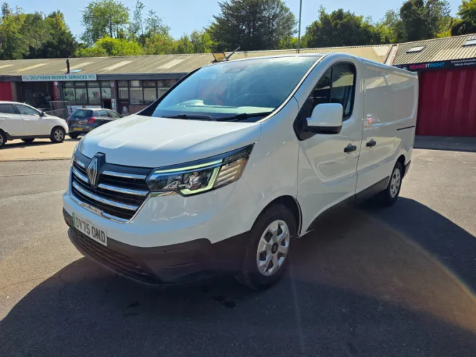 2025 Renault Trafic photo 1