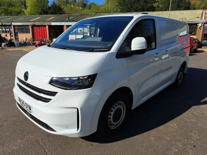 2025 Volkswagen Transporter photo 1