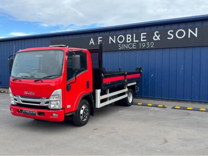 2024 Isuzu Forward photo 1