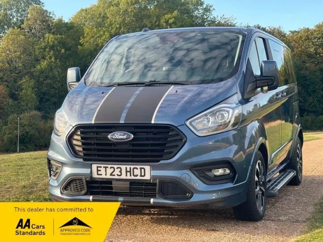 2023 Ford Tourneo Custom photo 1