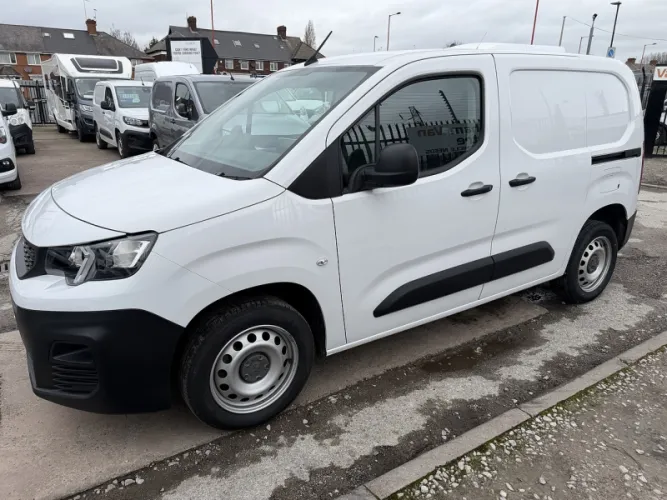 2023 Citroen Berlingo photo 1