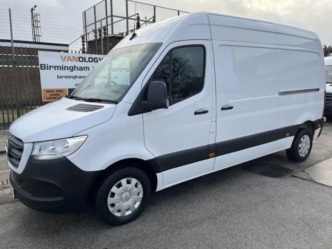 2022 Mercedes-Benz Sprinter photo 1