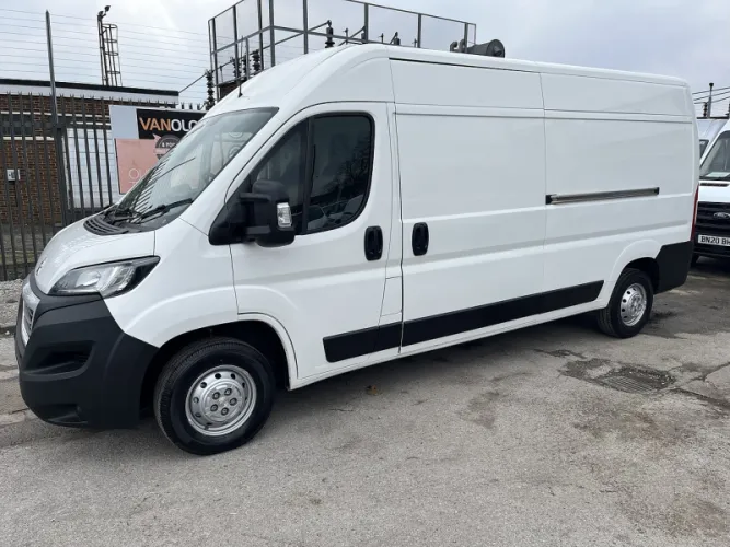 2025 Peugeot Boxer photo 1