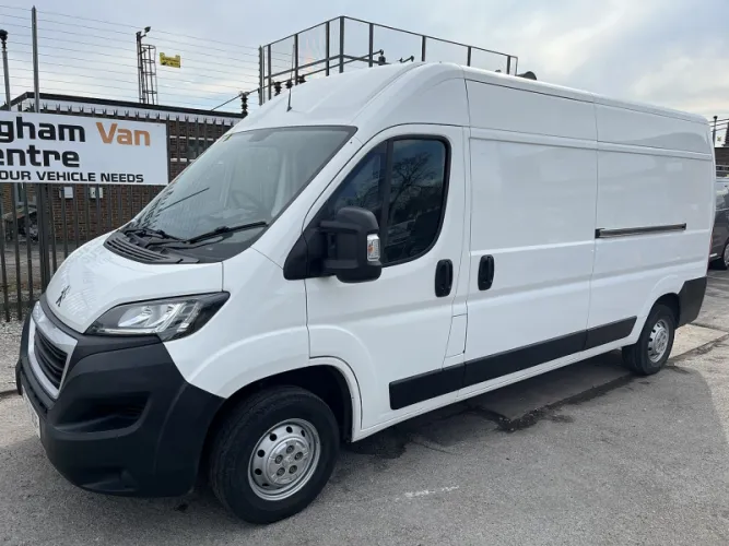 2023 Peugeot Boxer photo 1