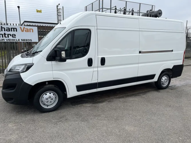2023 Peugeot Boxer photo 1