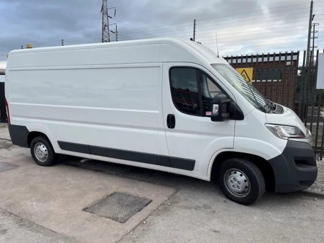 2024 Peugeot Boxer photo 1