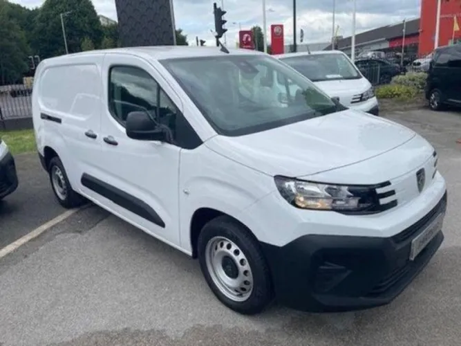 2025 Peugeot Partner photo 1