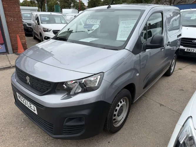 2023 Peugeot Partner photo 1