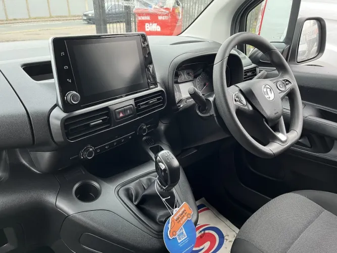 2021 Vauxhall Combo photo 1