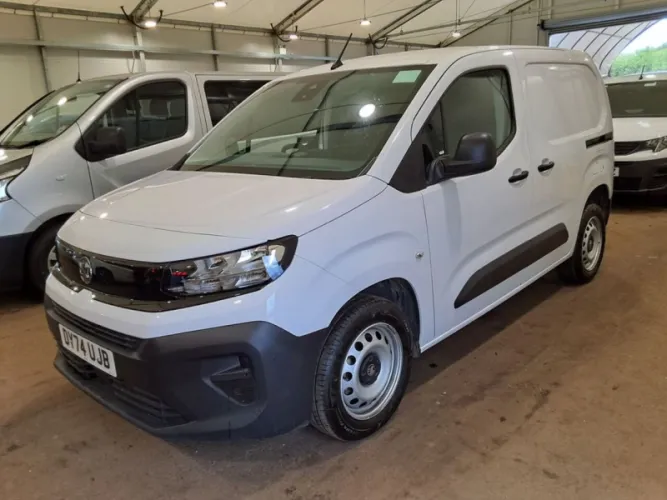 2024 Vauxhall Combo photo 1