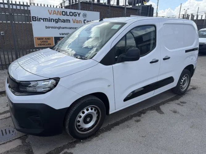 2024 Vauxhall Combo photo 1