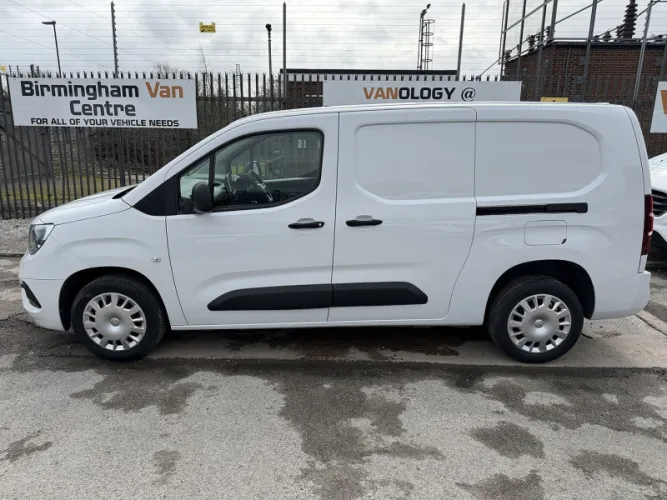 2023 Vauxhall Combo photo 1