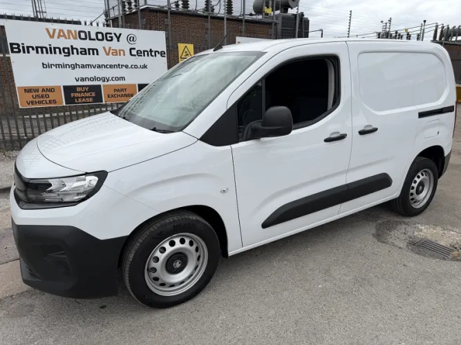 2024 Vauxhall Combo photo 1