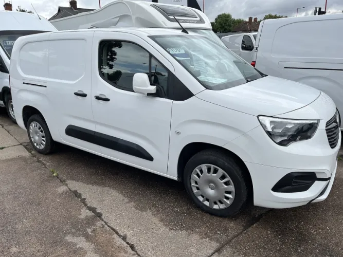 2020 Vauxhall Combo photo 1