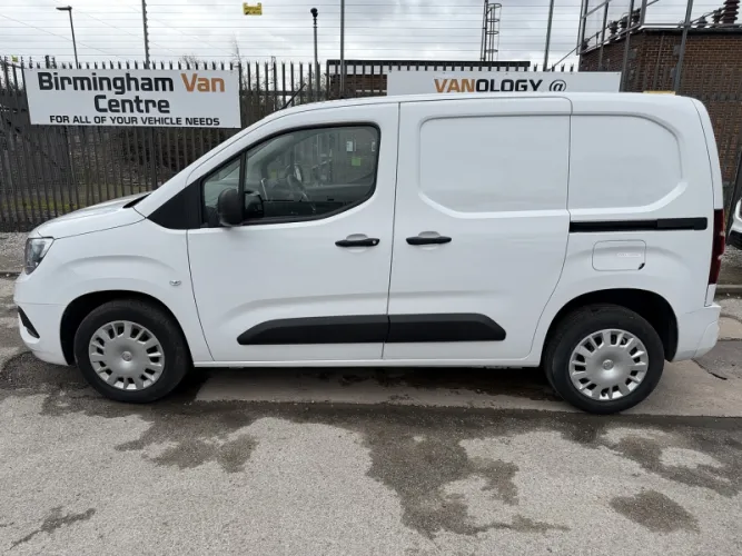 2022 Vauxhall Combo photo 1