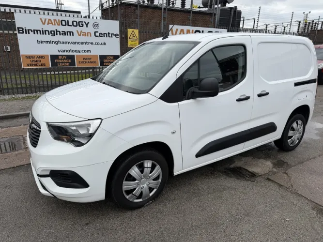 2020 Vauxhall Combo photo 1