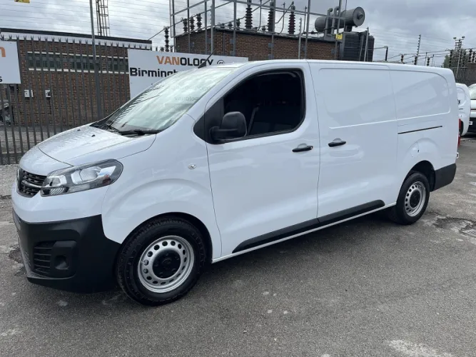 2023 Vauxhall Vivaro photo 1