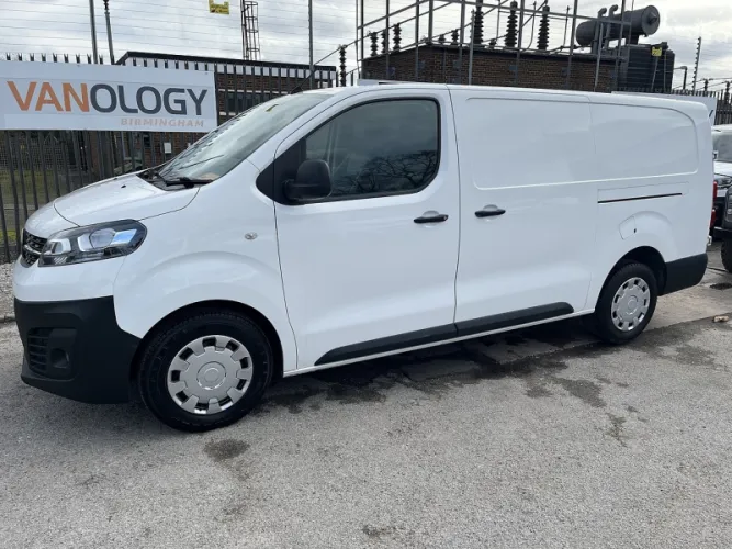 2021 Vauxhall Vivaro photo 1