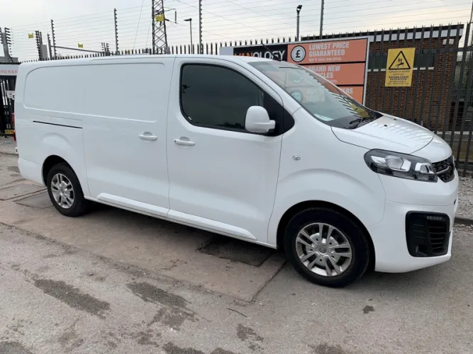 2019 Vauxhall Vivaro photo 1