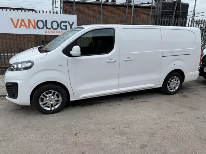 2019 Vauxhall Vivaro photo 1
