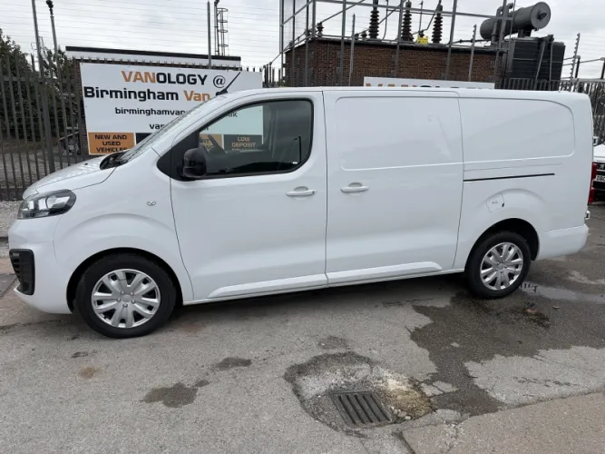 2023 Vauxhall Vivaro photo 1