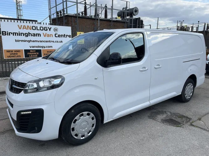 2022 Vauxhall Vivaro photo 1