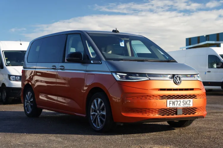 2023 Volkswagen MULTIVAN TSI eHybrid photo 1