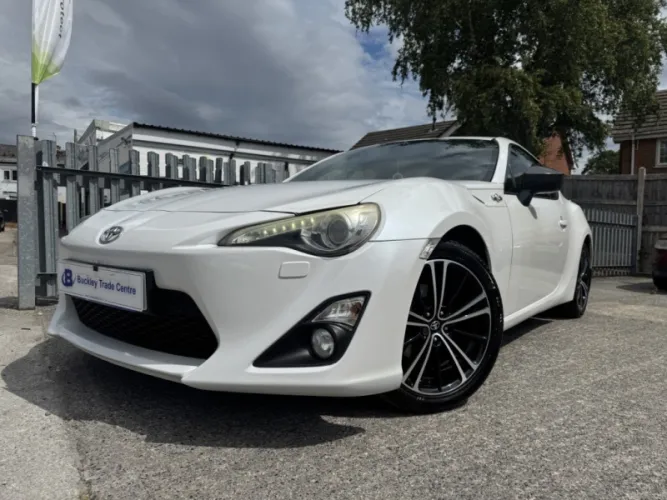 2013 TOYOTA GT86 photo 1