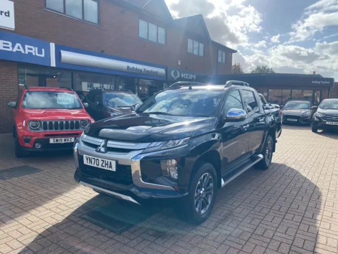 2020 Mitsubishi L200 Double Cab photo 1