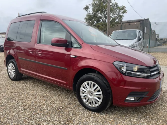 2017 VOLKSWAGEN CADDY LIFE photo 1