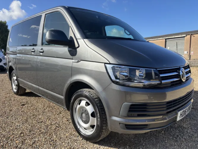 2016 VOLKSWAGEN TRANSPORTER SHUTTLE photo 1