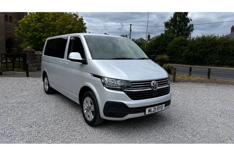 2021 Volkswagen Transporter Shuttle photo 1