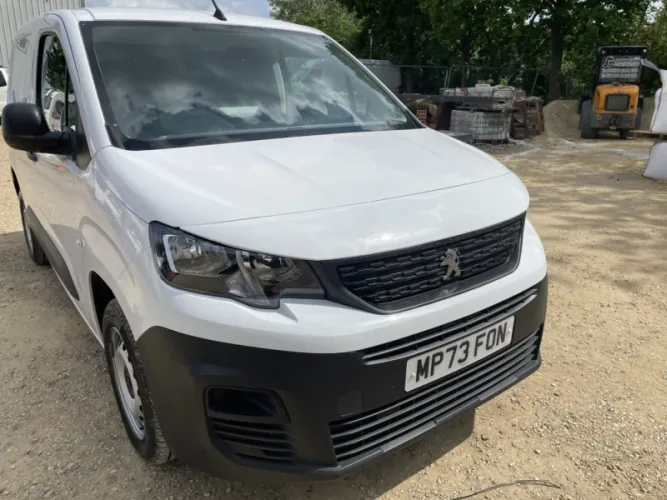2024 Peugeot PARTNER 1.5 Partner photo 1