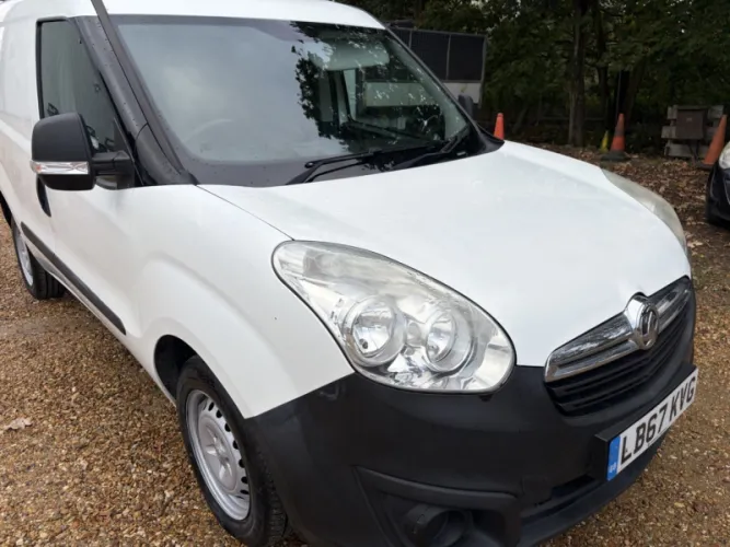 2017 Vauxhall COMBO 1.3 CDTi photo 1