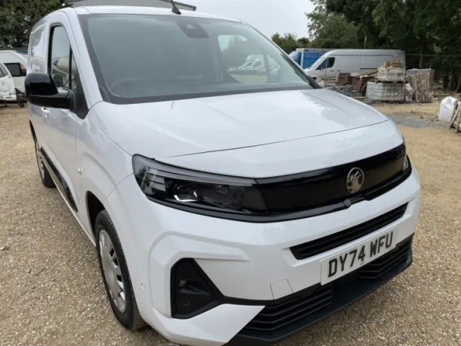 2024 Vauxhall COMBO 1.5 COMBO photo 1