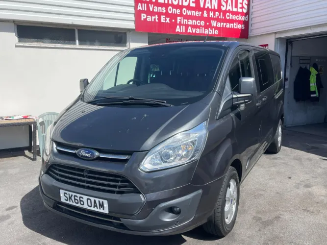 2019 Nissan NV300 photo 1