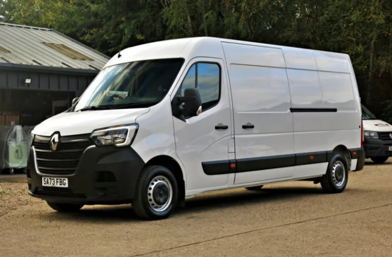 2023 RENAULT MASTER photo 1