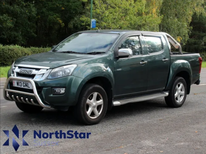 2016 Isuzu D-MAX photo 1