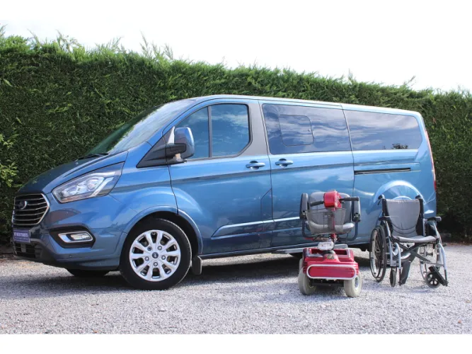2021 Ford Tourneo Custom photo 1