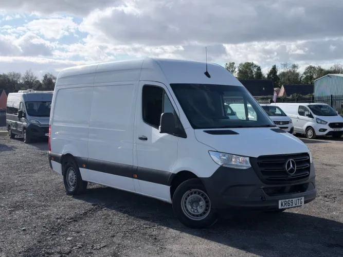 2019 Mercedes-Benz Sprinter photo 1